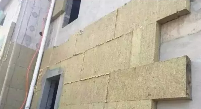 How to ensure the flatness of the rock wool thin plaster external insulation system